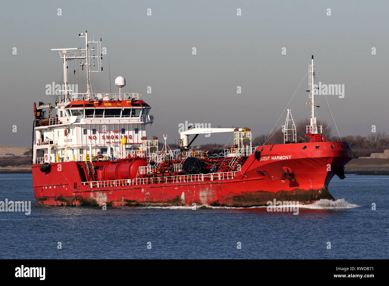 La piccola nave cisterna Duzgit armonia raggiunge il porto di Rotterdam il 15 febbraio 2019. Foto Stock