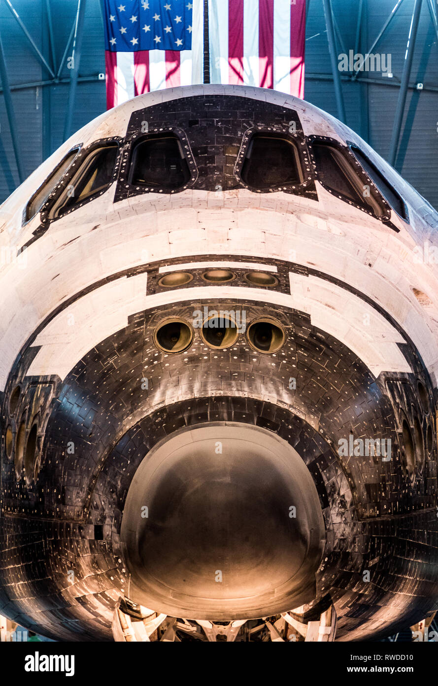 Testa con lo Space Shuttle Discovery all'Udvar-Hazy Center. Foto Stock