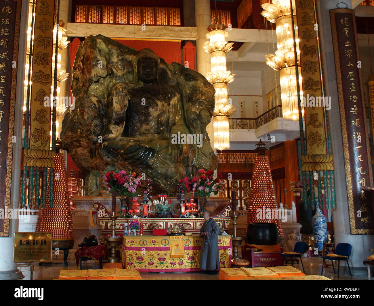 Del Buddha di Giada Palace. Il lato anteriore di Anshan del Buddha di Giada nel Mahavira Palace, Jade Buddha Park, Anshan, provincia di Liaoning, Cina, Asia. Foto Stock