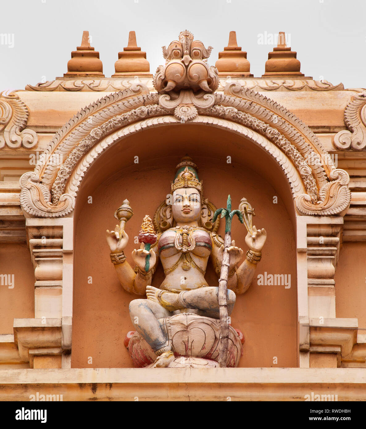 Divinità indù dio statua dettaglio, la Sri Mahamariamman Temple, Kuala Lumpur, Malesia Foto Stock