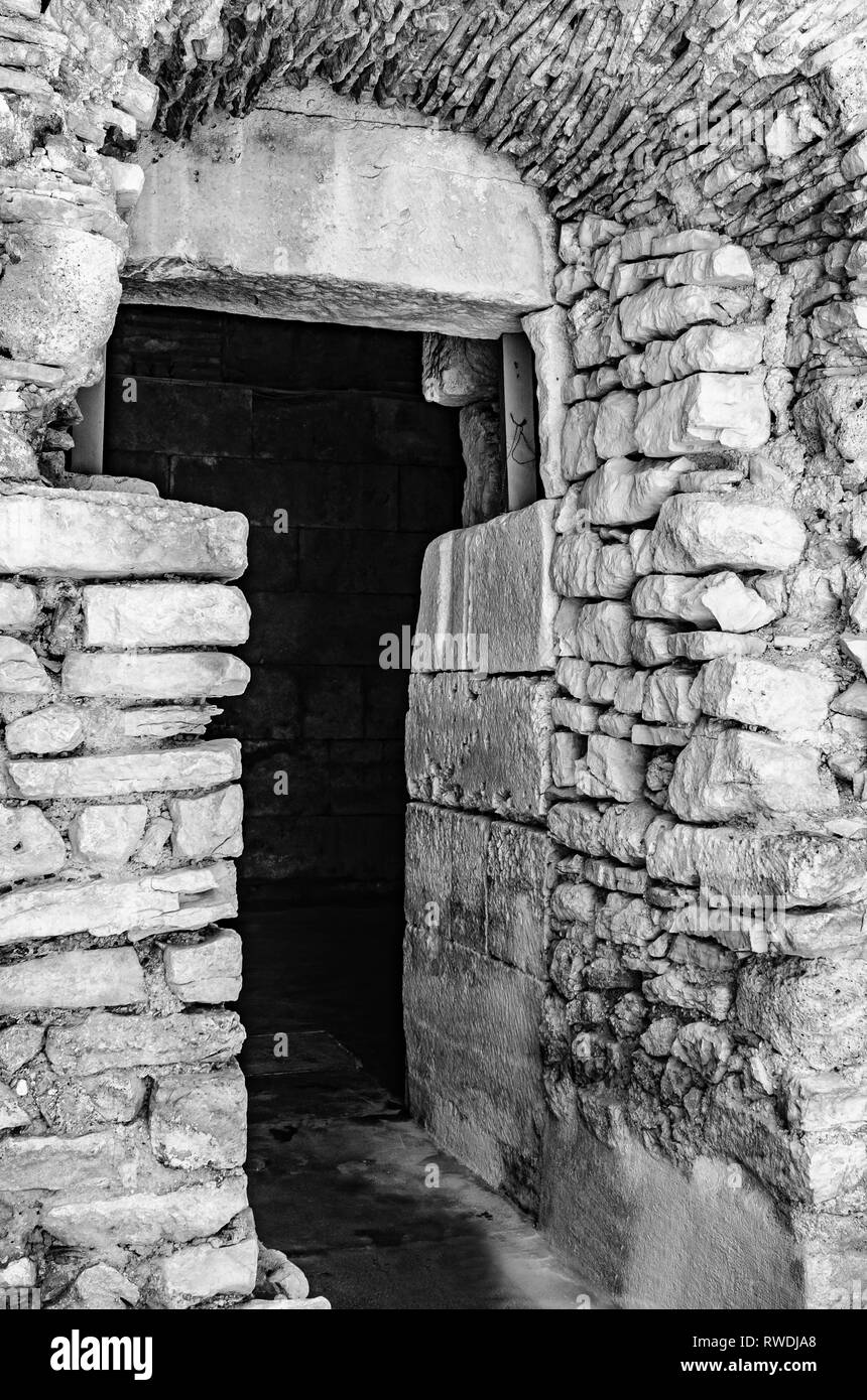 Abbandonate le antiche rovine o catacombe. Foto Stock