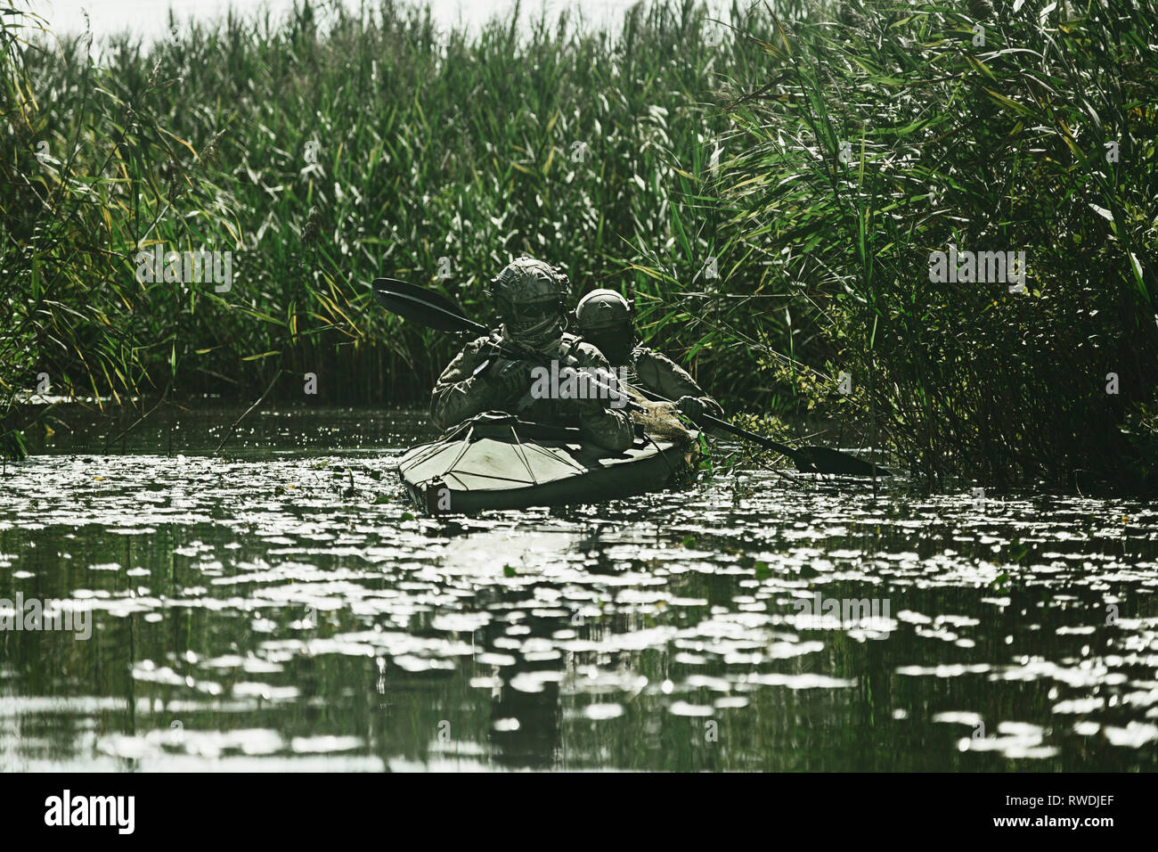 Spec Ops in kayak militare Foto Stock