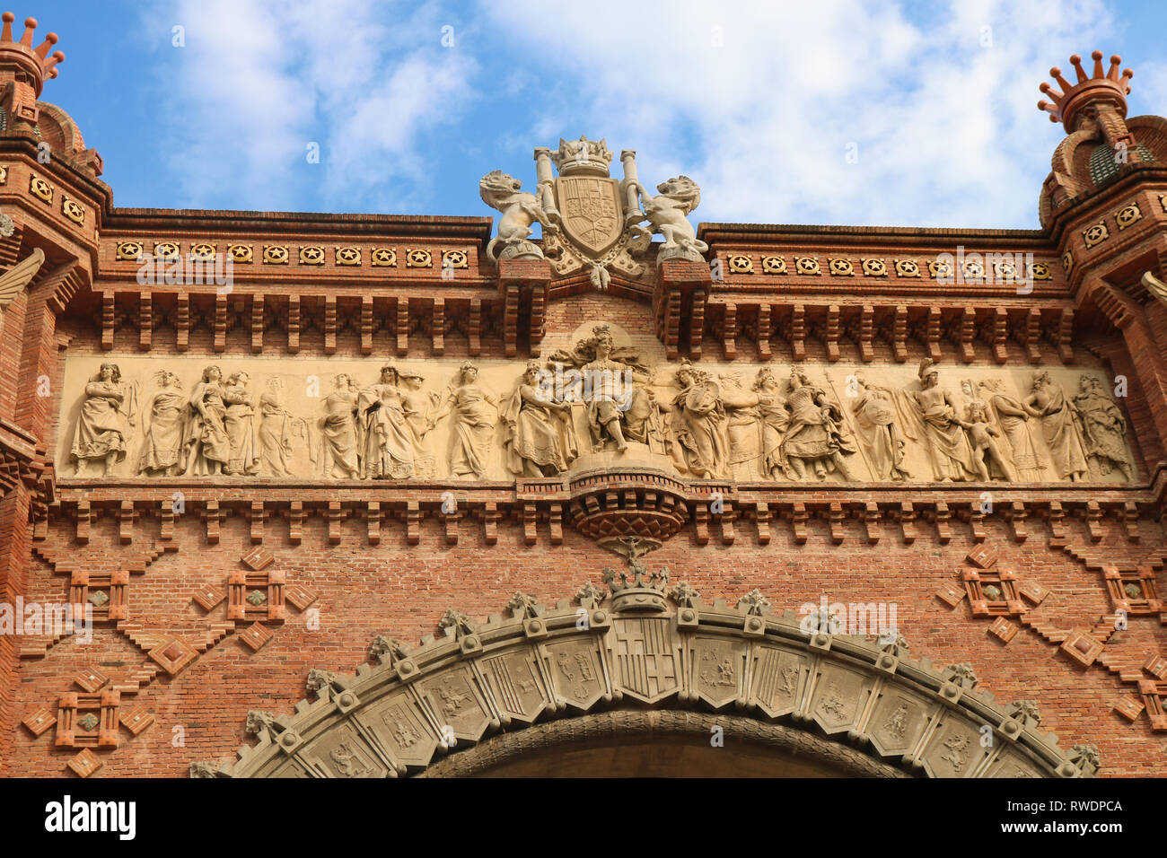 Arc de Triomf de Barcelona è un arco trionfale nella città di Barcellona in Catalogna, Spagna. Per scattare foto in giugno, 2018. Foto Stock