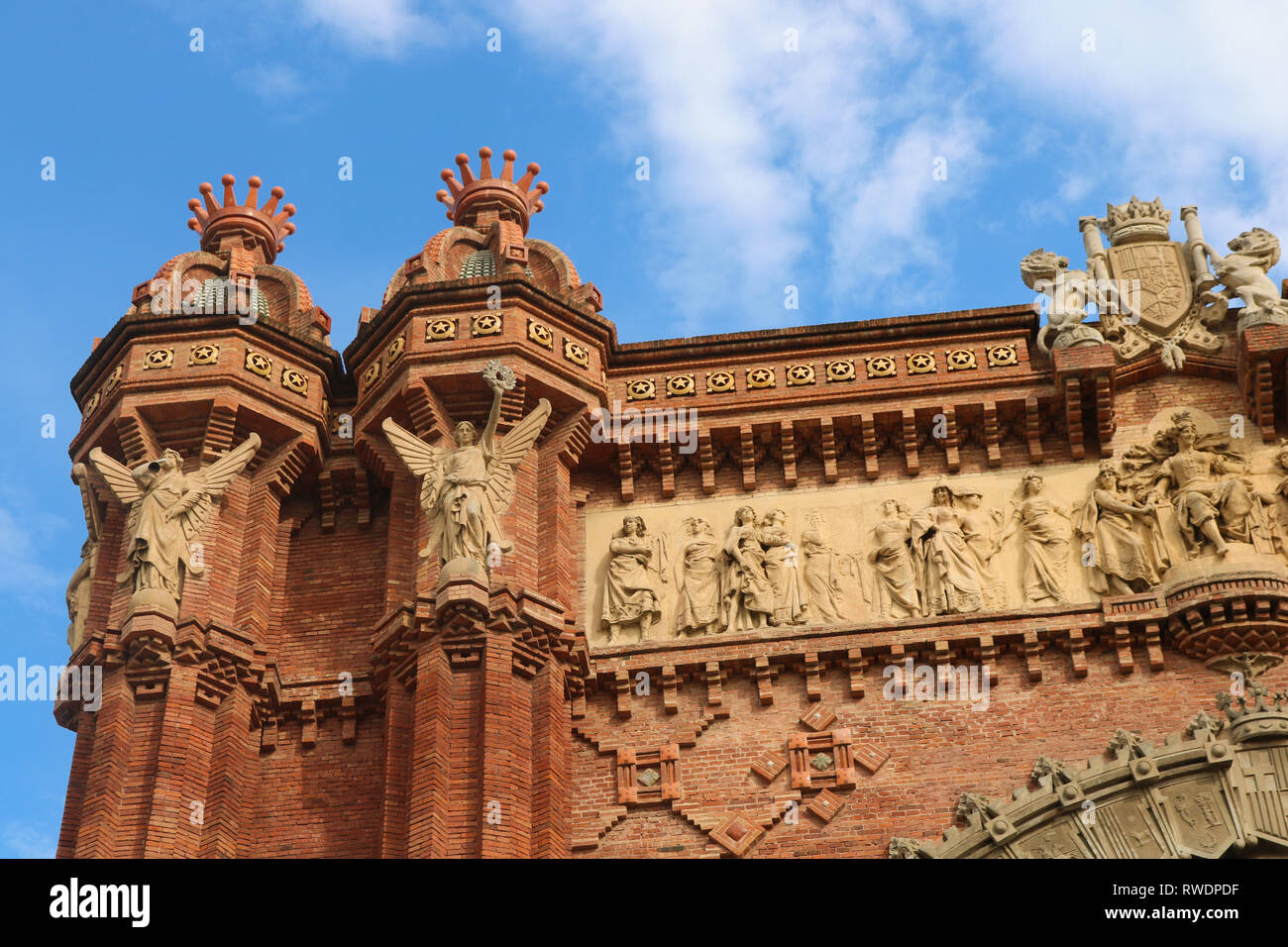 Arc de Triomf de Barcelona è un arco trionfale nella città di Barcellona in Catalogna, Spagna. Per scattare foto in giugno, 2018. Foto Stock