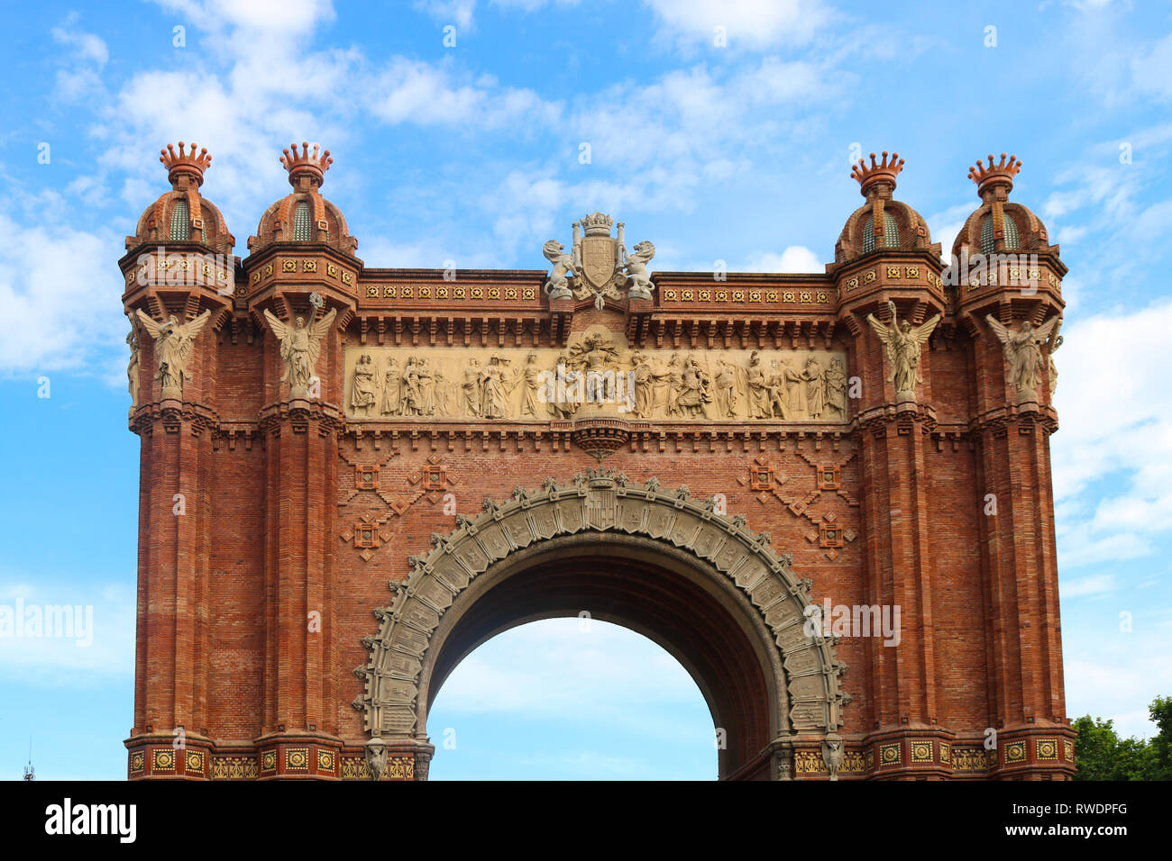 Arc de Triomf de Barcelona è un arco trionfale nella città di Barcellona in Catalogna, Spagna. Per scattare foto in giugno, 2018. Foto Stock