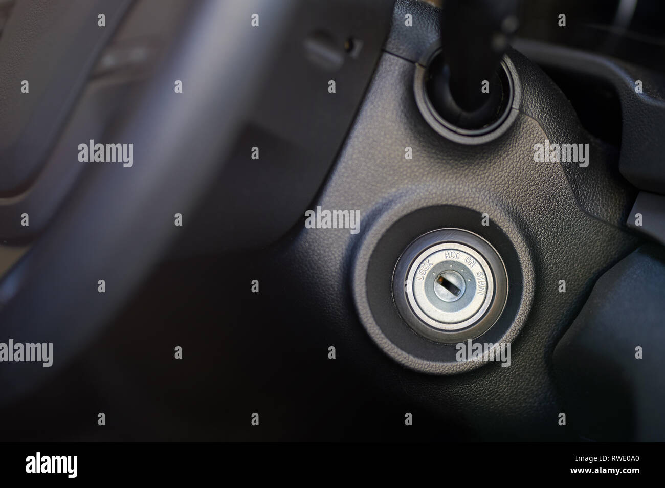Chiave auto foro di accensione vista ravvicinata. Keyhole auto Foto Stock