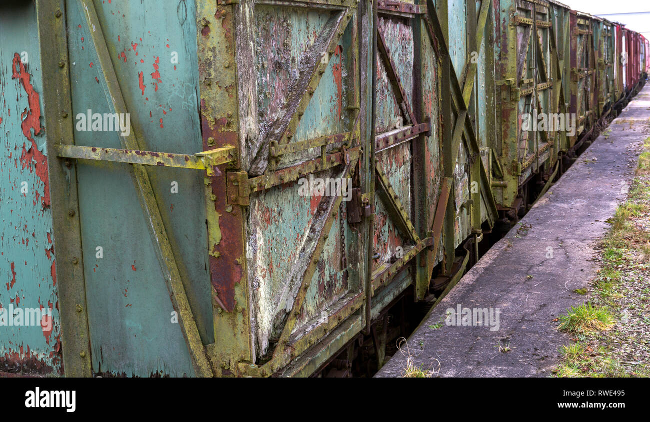 Carri merci in sciavero in attesa di restauro.caledonian ferrovie Montrose Scozia Scotland Foto Stock