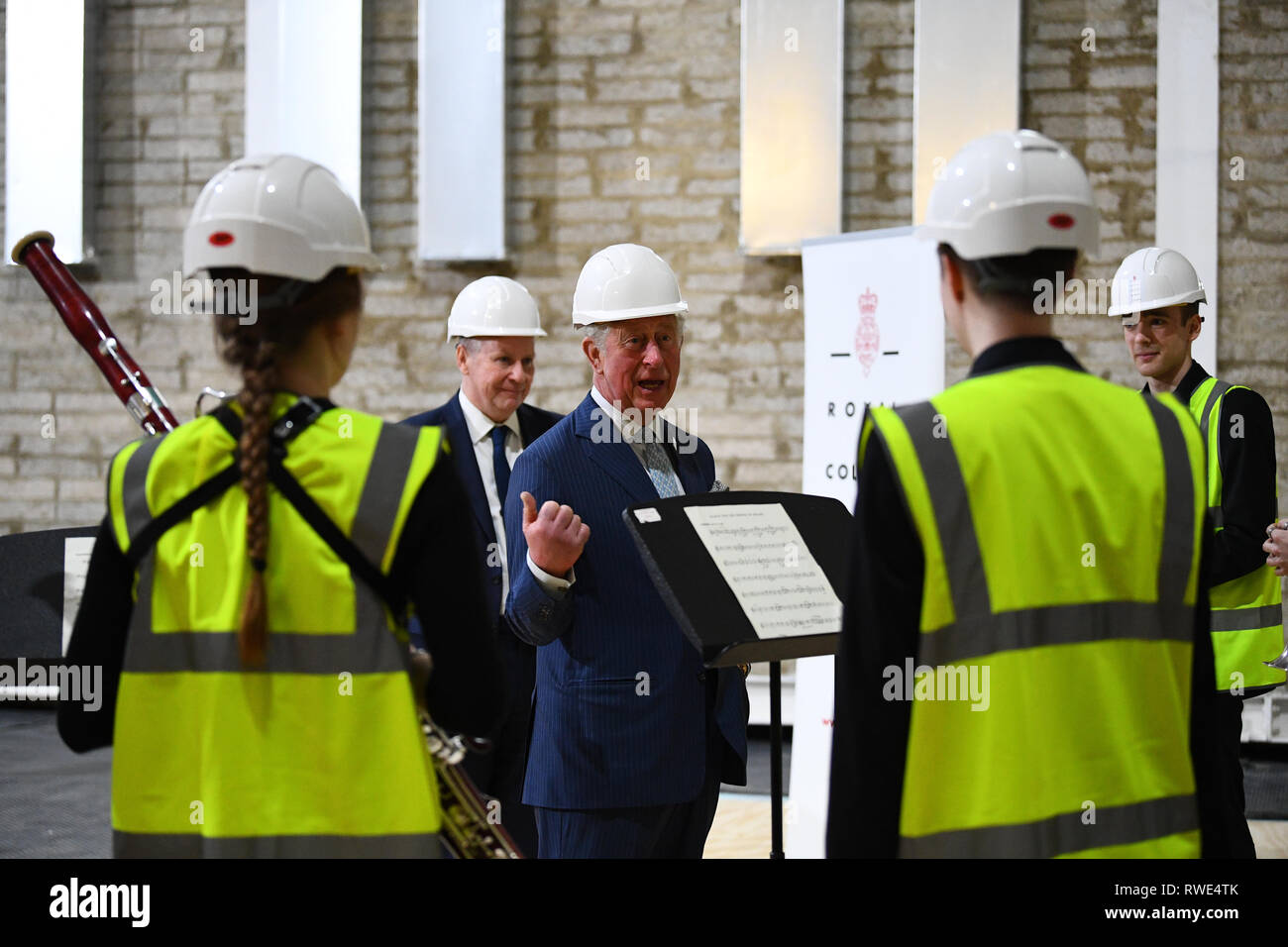 Il Principe di Galles viste al Royal College of Music di New Performance Hall, che è attualmente in costruzione, nel quartiere di South Kensington, Londra. Foto Stock