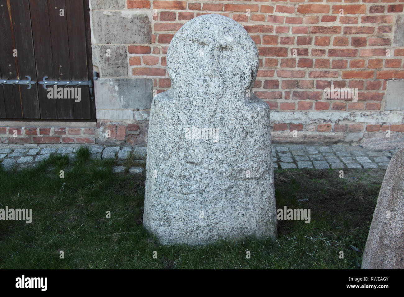 Sculture antropomorfe visualizzati sul lungomare di Danzica Foto Stock