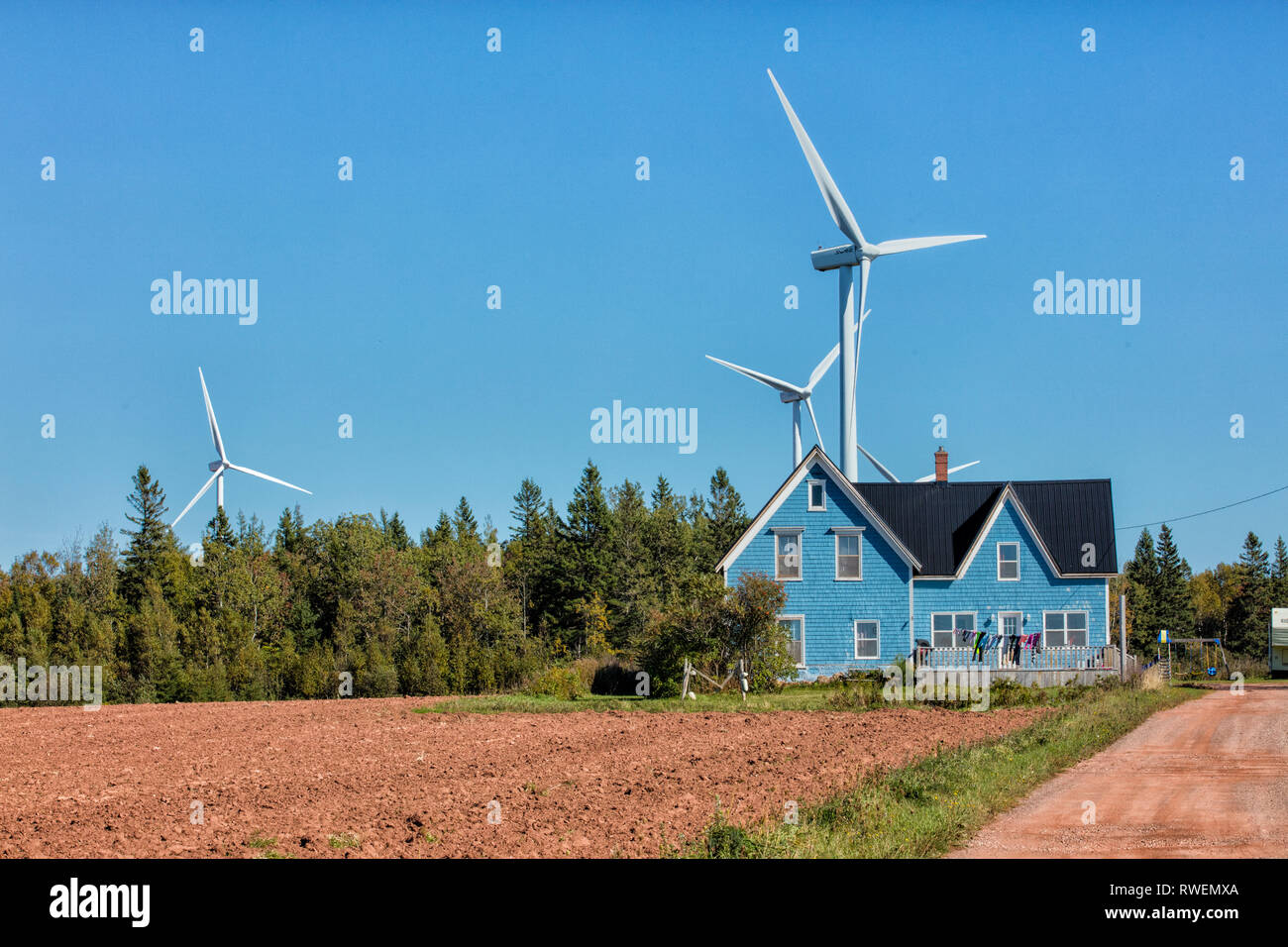 House e delle turbine a vento, West Cape, Prince Edward Island, Canada Foto Stock