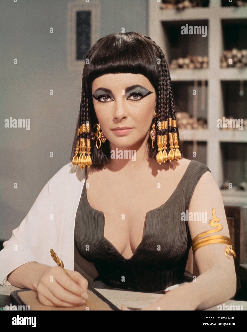 ELIZABETH TAYLOR, Cleopatra, 1963 Foto Stock