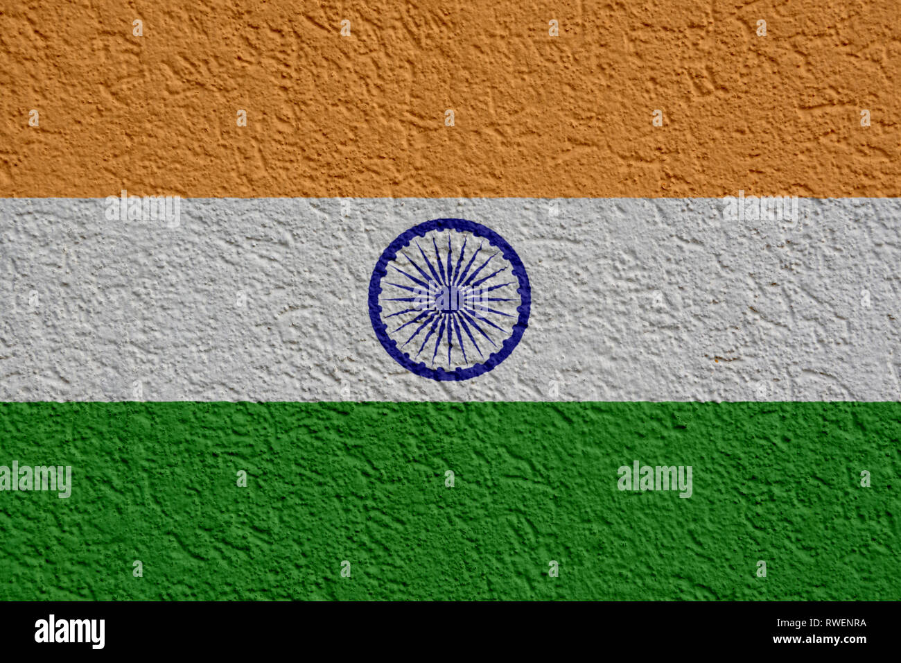 India politica o affari concetto: bandiera indiana parete con intonaco, Texture di sfondo Foto Stock