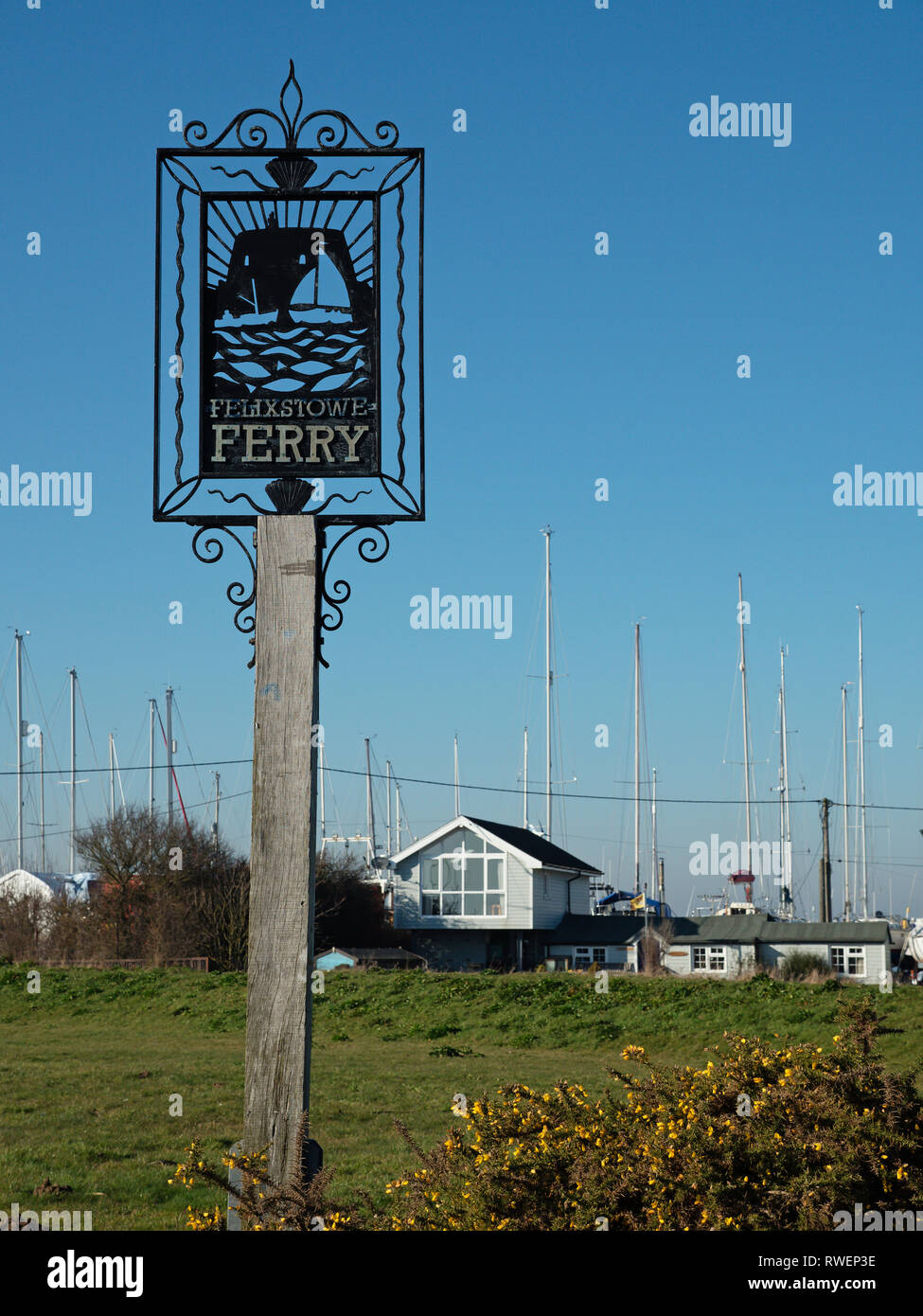 Felixstowe Ferry village segno, Fiume Deben, Suffolk, Inghilterra, Regno Unito Foto Stock