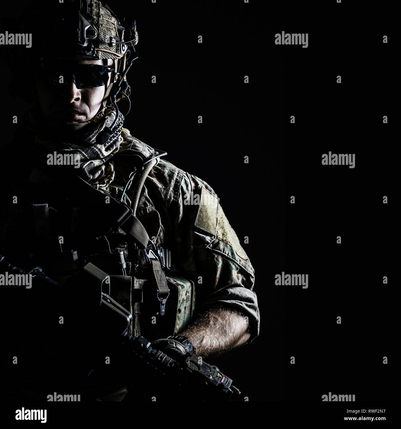 Elite gli stati degli STATI UNITI Army Ranger in combattimento casco e occhiali scuri. Foto Stock