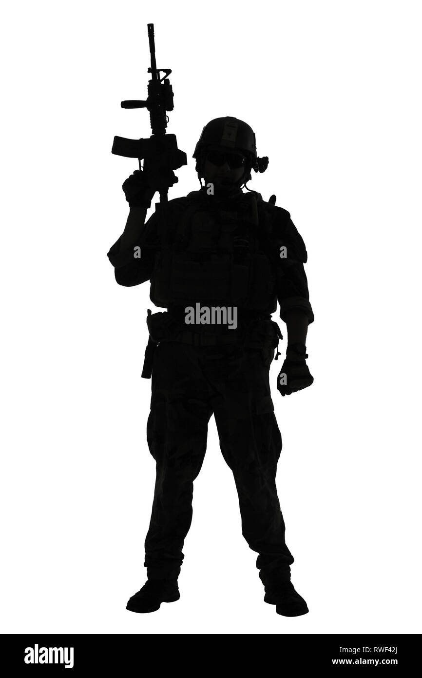 Silhouette di U.S. Marine Corps Marsoc raider con arma, sfondo bianco. Foto Stock
