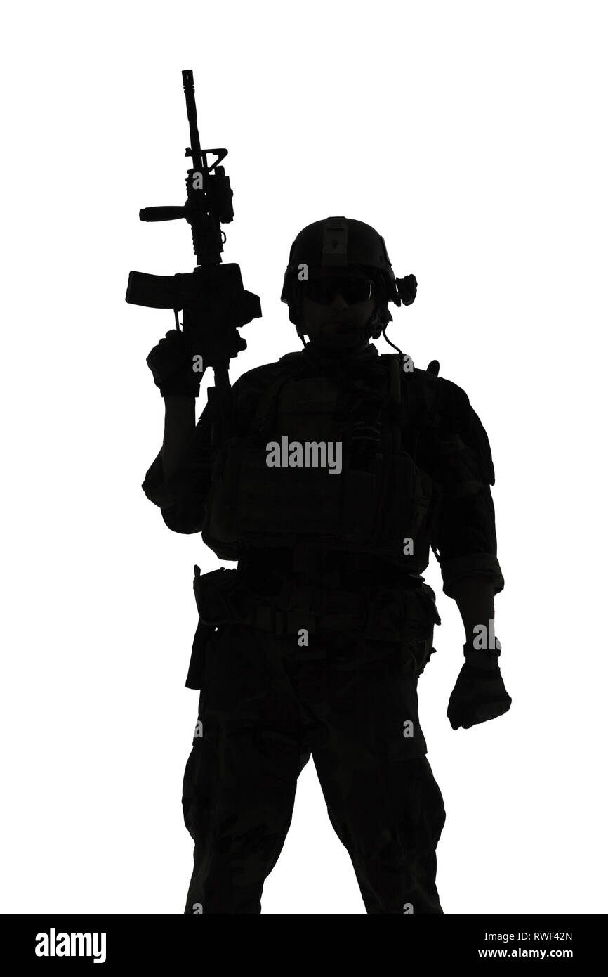 Silhouette di U.S. Marine Corps Marsoc raider con arma, sfondo bianco. Foto Stock