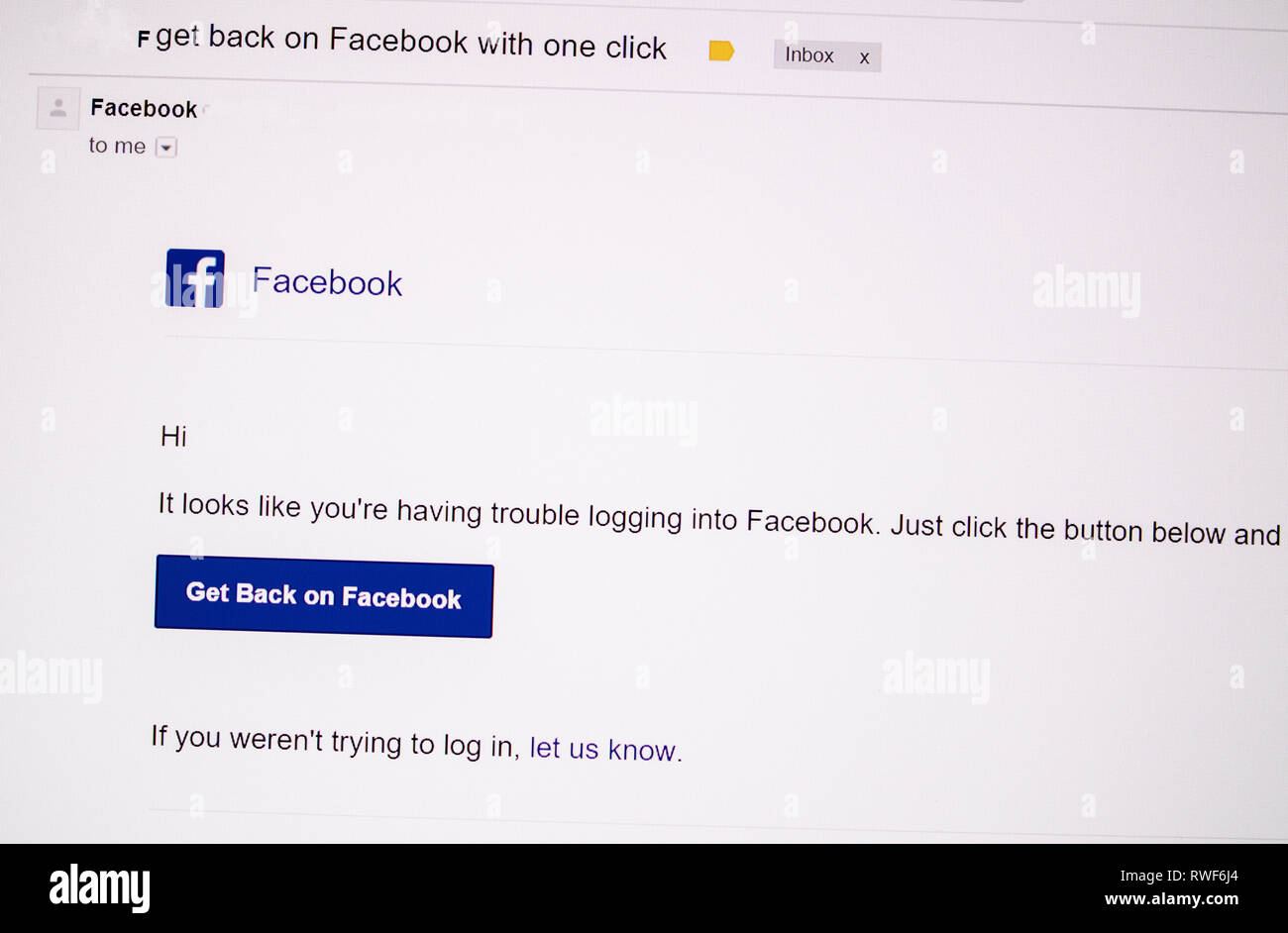 Parigi, Francia - Ott 24, 2017: notifica di Facebook posta elettronica sul display digitale con il messaggio come Problemi di accesso a Facebook Foto Stock