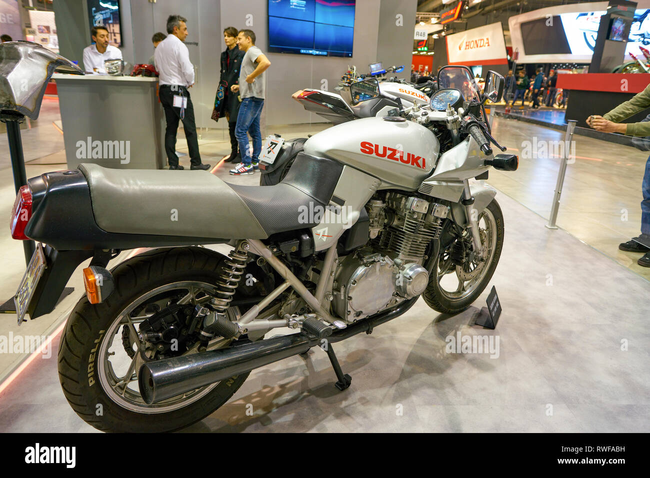 Milano, Italia - 11 novembre 2017: Suzuki Motorcycle è visualizzato all'EICMA 2017 - La 75° Esposizione Internazionale del Motociclo Foto Stock