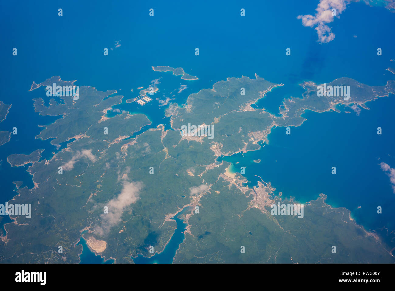 Vista aerea della Prefettura di Nagasaki, vista da una sede di windows mentre si posa su un aereo, Giappone Foto Stock