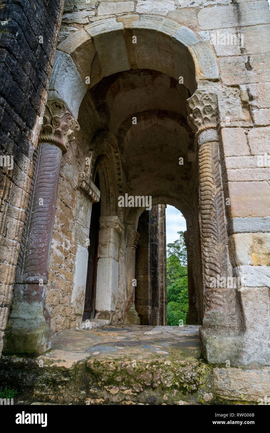 Chiesa romanica di Santa María del Naranco a Oviedo, Asturias, Spagna Foto Stock