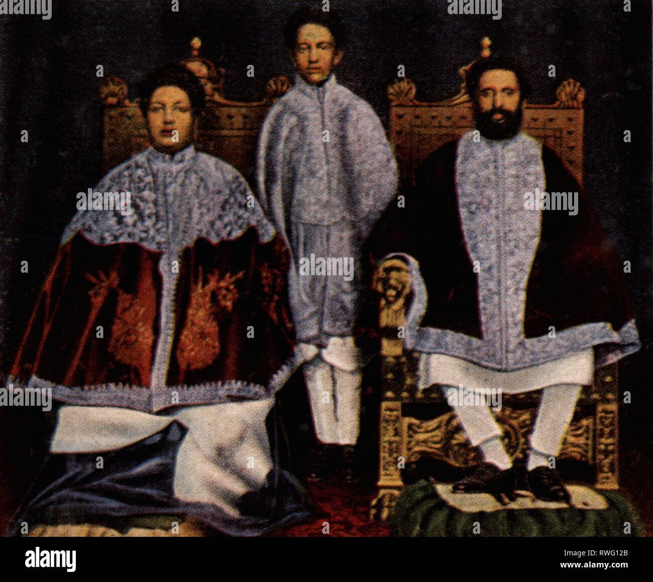 Haile Selassie I, 23.7.1892 - 27.8.1975, l'imperatore di Etiopia 2.11.1930 - 12.9.1974, a piena lunghezza e con la moglie Menen Asfaw e principe ereditario Asfaw Wossen, incoronazione del re del 7.10.1928, fotografia colorata, carta di sigaretta, serie 'Die Nachkriegszeit', 1935, Additional-Rights-Clearance-Info-Not-Available Foto Stock