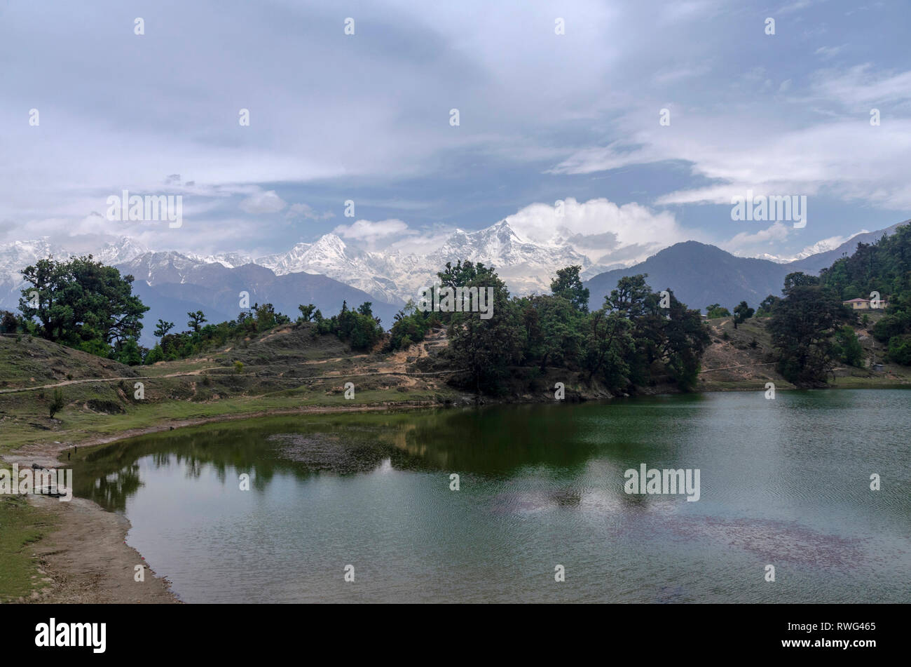 Devriya o Taal Deoria Tal lago, Garhwal, Uttarakhand, India. Foto Stock