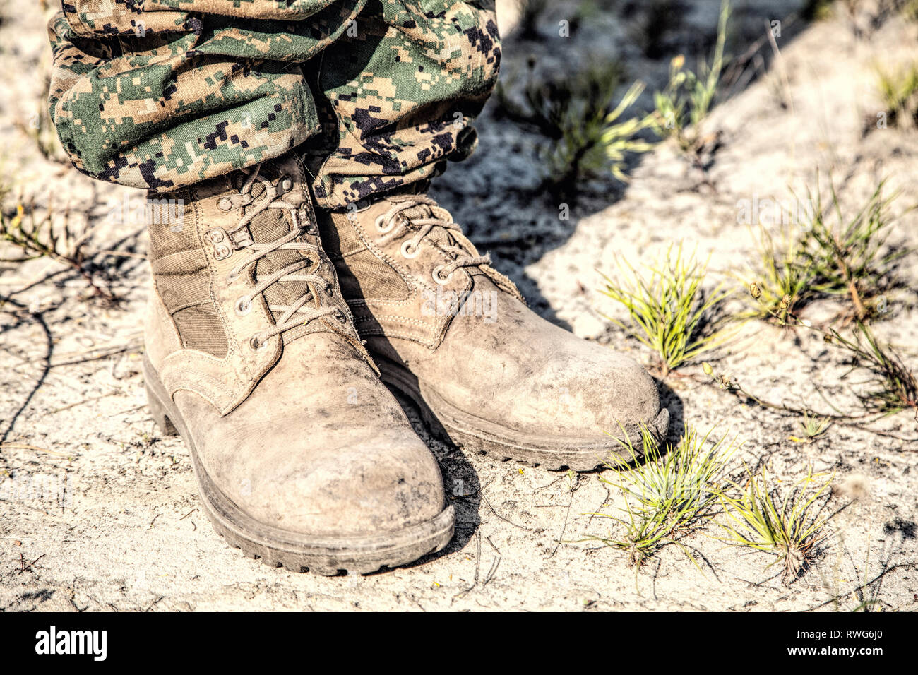 Corpo della Marina degli Stati Uniti stivali da combattimento nel deserto. Foto Stock