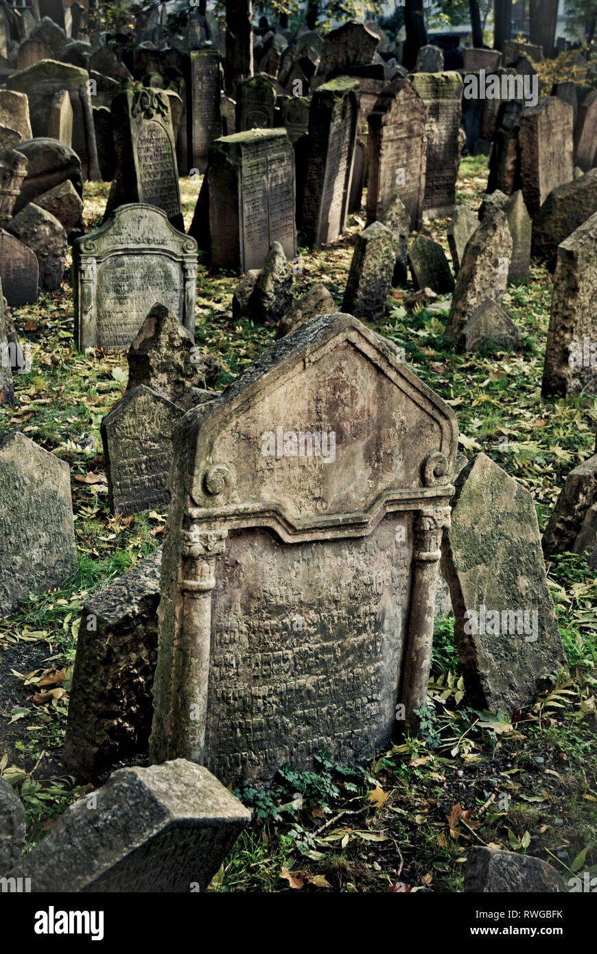 Antico Cimitero Ebraico di Praga Foto Stock