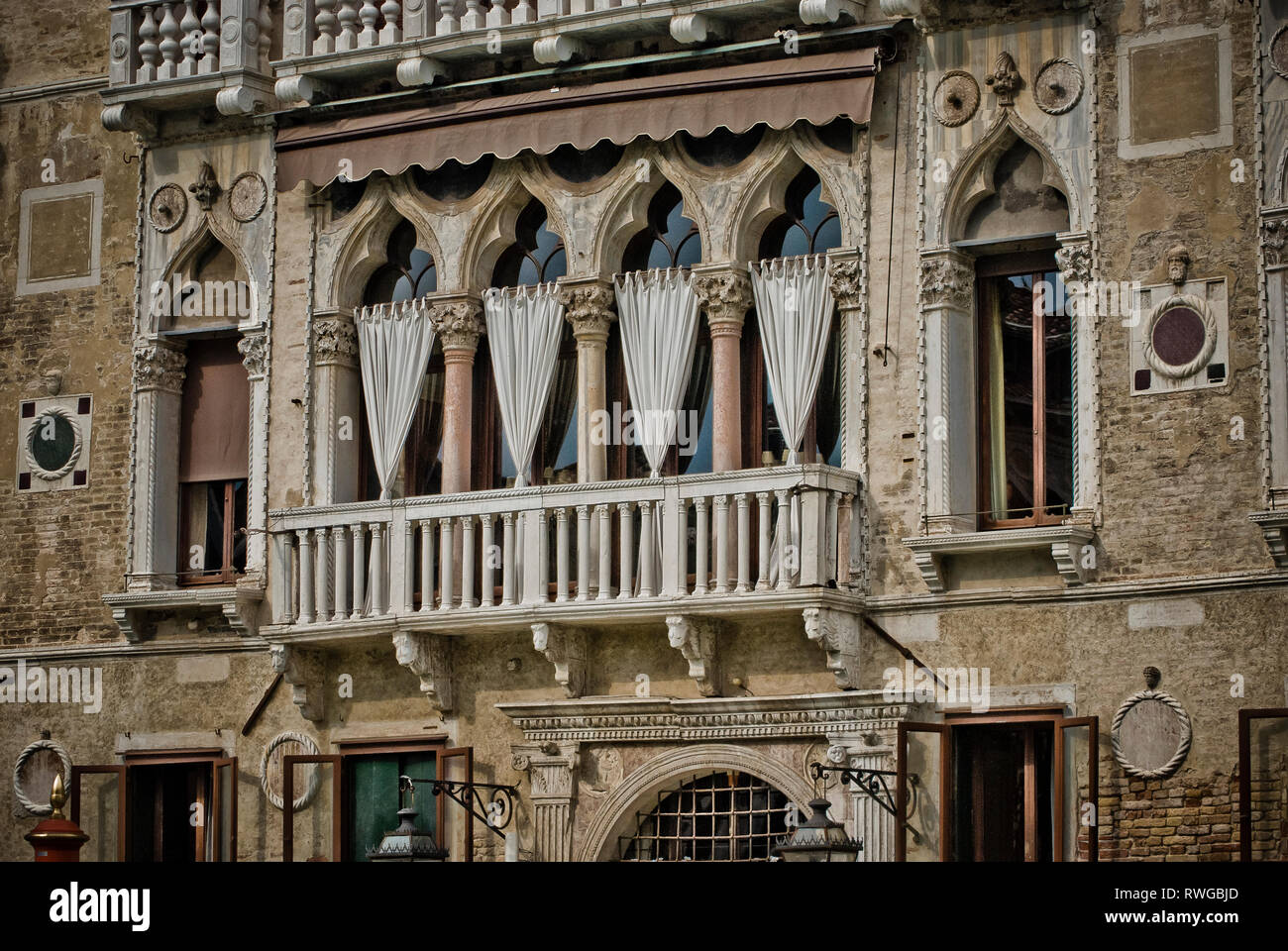Decorata facciata di un edificio Renassance a Venezia Foto Stock
