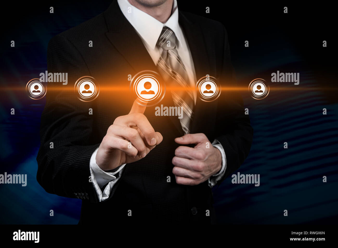 Risorse umane il concetto di business. Imprenditore preme hr icona sulla schermata virtuale Foto Stock