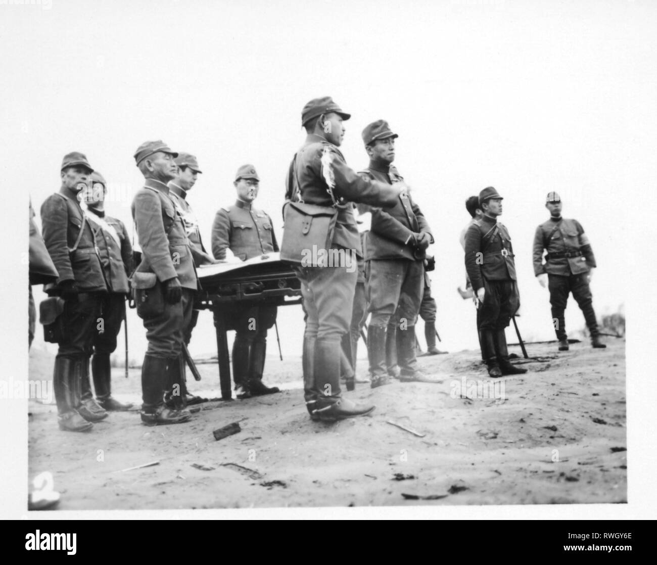 Naruhiko Higashikuni, 3.12.1887 - 26.1.1990, giapponese generale, il comandante in capo dell'esercito imperiale Air Service 1937 - 1938, mezza lunghezza, nel corso di una ispezione tour attraverso la Cina, Tai-Chen Chen, 20.3.1938, Additional-Rights-Clearance-Info-Not-Available Foto Stock