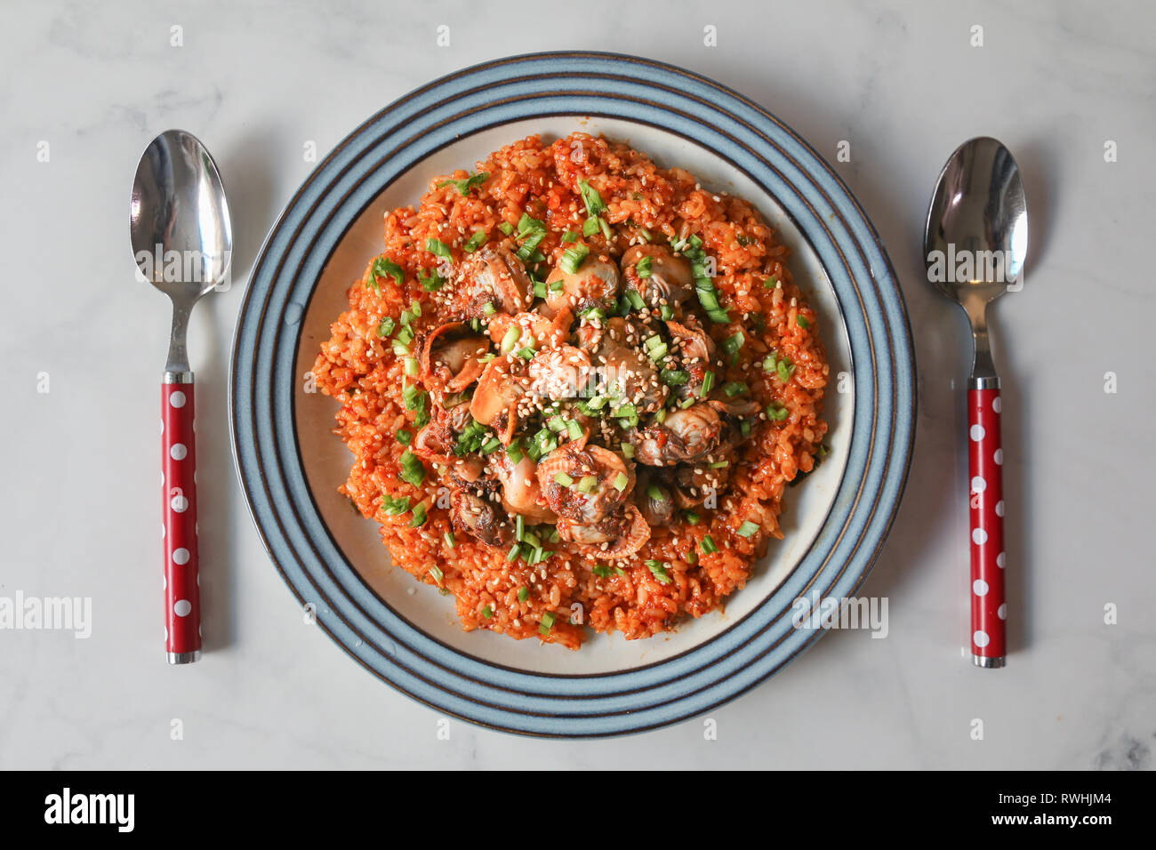 Il Cockle bibimbap, Coreano Tradizionale stagione invernale il cibo Foto Stock