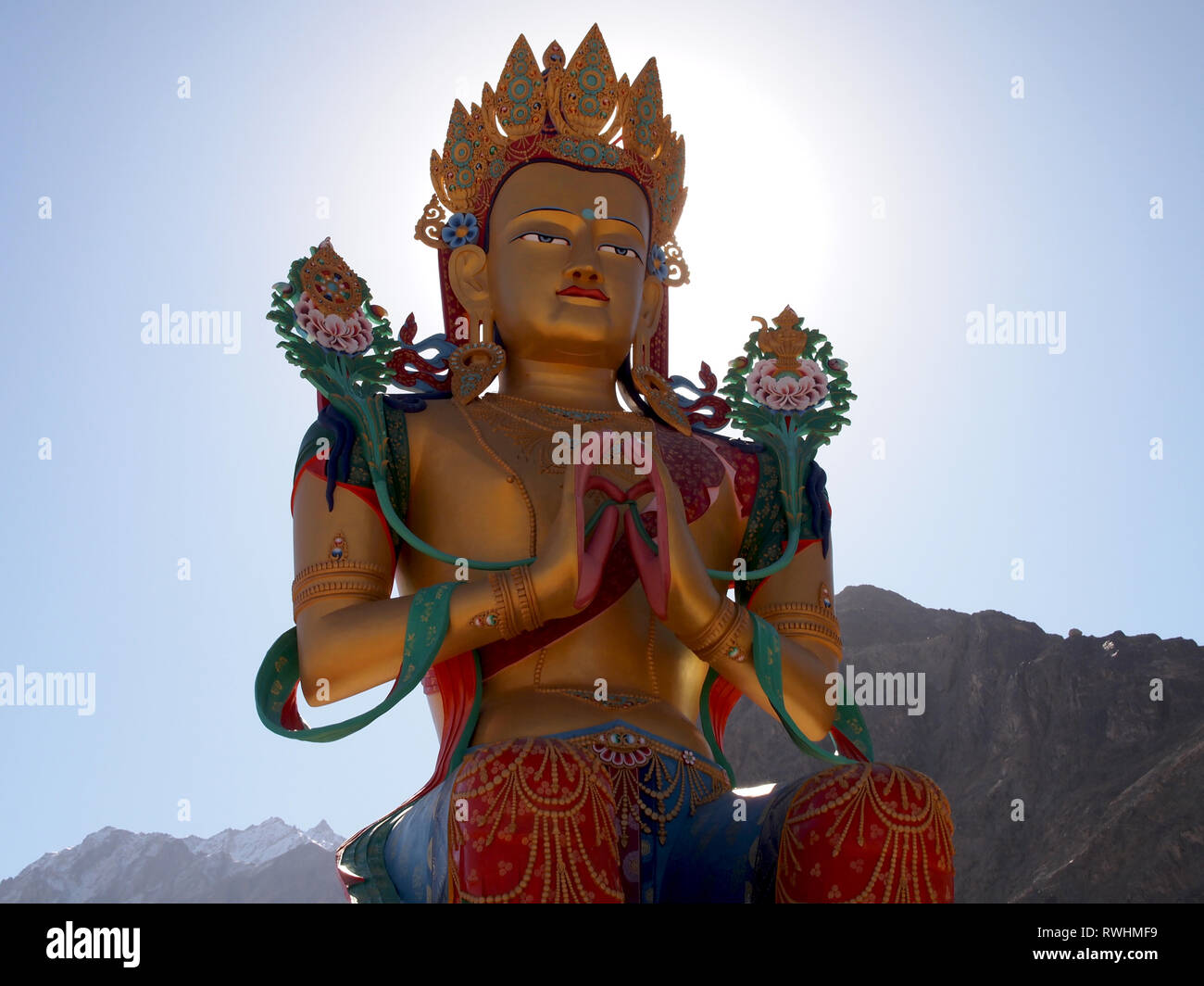 Diskit Gompa Maitreya gigantesca statua del Buddha, Valle di Nubra, Ladakh Foto Stock