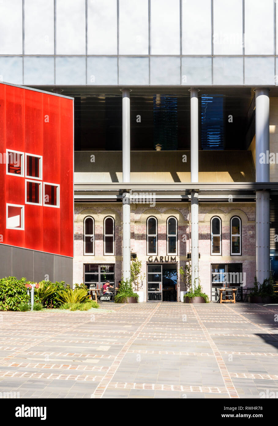 Vecchie e nuove costruzioni nel rinnovato sviluppo di Hibernian Place, Perth, Western Australia Foto Stock