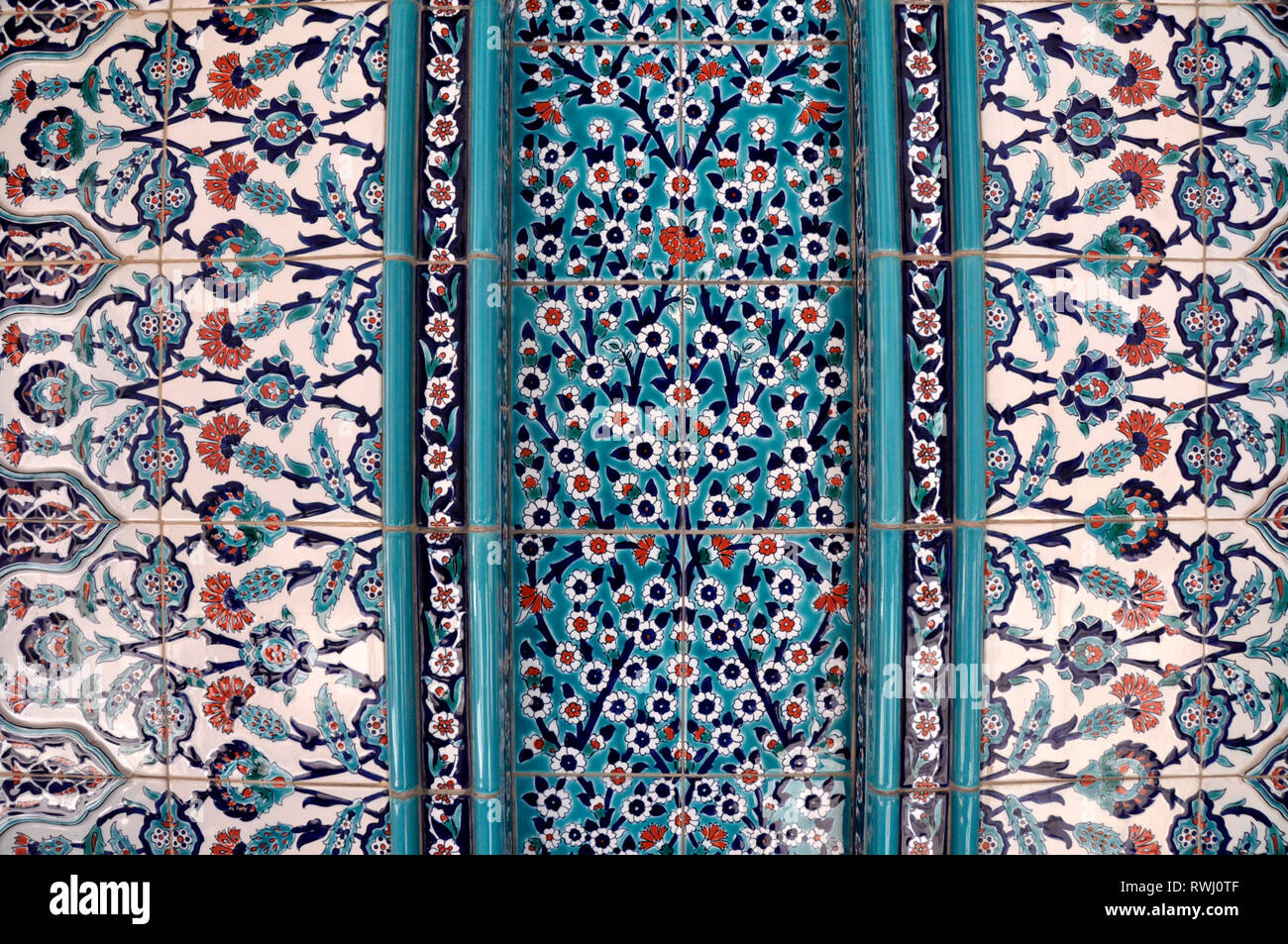 Design islamico di ceramica di Sultan Qaboos Grande Moschea Oman Foto Stock