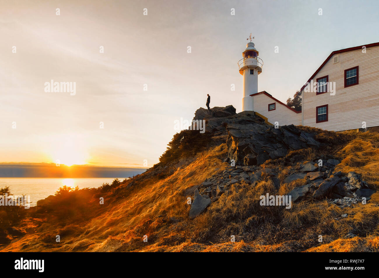 Tramonto dietro il faro di lobster cove testa, Parco Nazionale Gros Morne, Terranova e Labrador Foto Stock