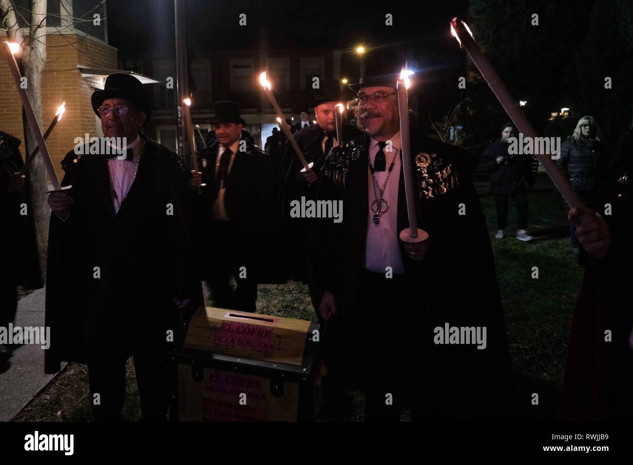 Il Funerale della Sardina finisce il carnevale e la Settimana Santa inizia, in questa peculiare modo Don carnale dice addio fino all'anno che proviene Cordon premere Foto Stock