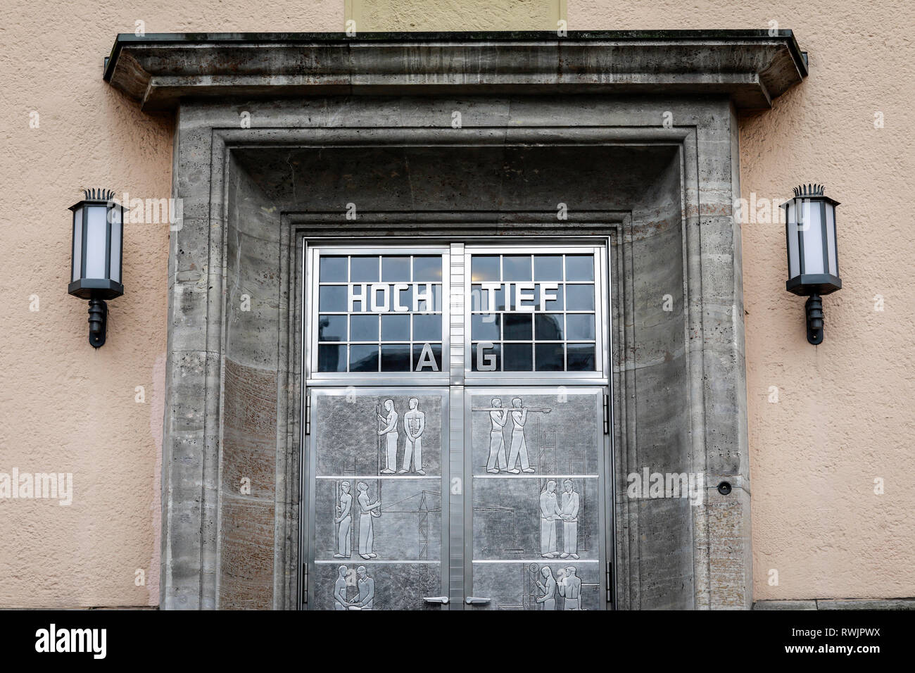 Essen, Nord Reno-Westfalia, Germania - Hochtiefhaus, sede di Hochtief AG Opernplatz, il Hochtiefhaus è la sede dell'Hochtief Foto Stock