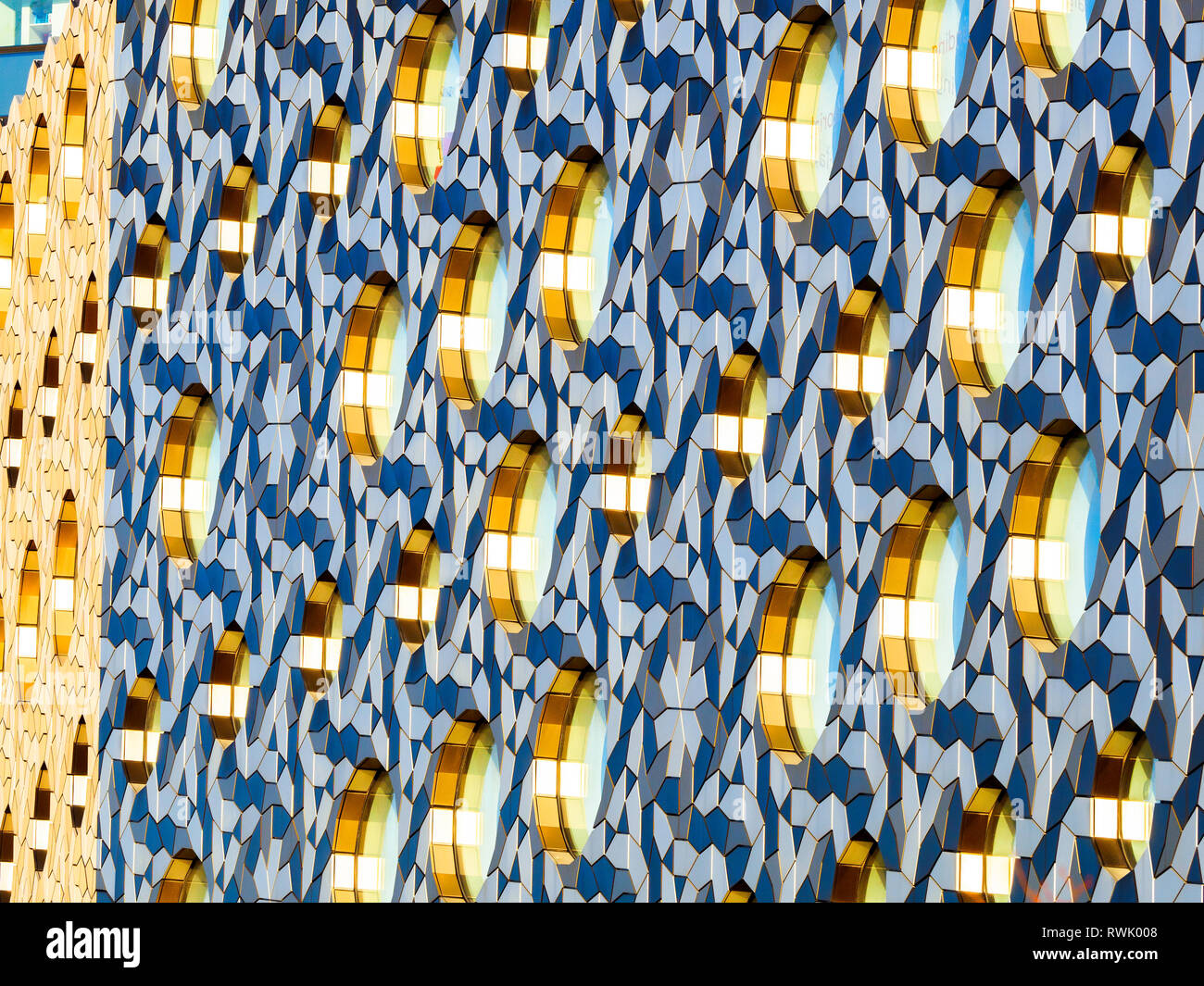 Close up Ravensbourne University di Londra edificio nella penisola di Greenwich - Sud Est di Londra, Inghilterra Foto Stock