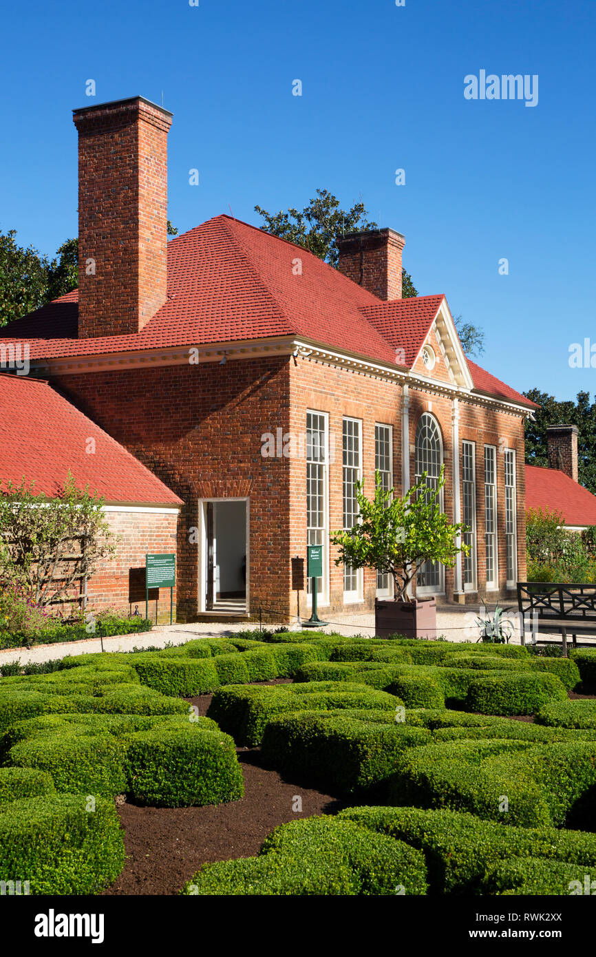 George Washington mansion, Serra (a destra), Slave quarti (sinistra), Giardino Superiore (in primo piano}; Mount Vernon, Virginia, Stati Uniti d'America Foto Stock