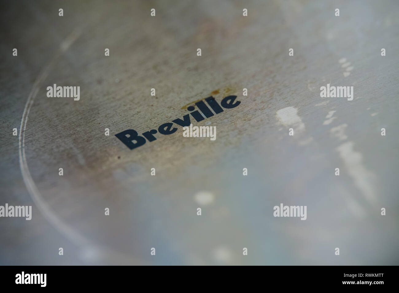 Breville il logo su un apparecchio usato superficie calda. Foto Stock
