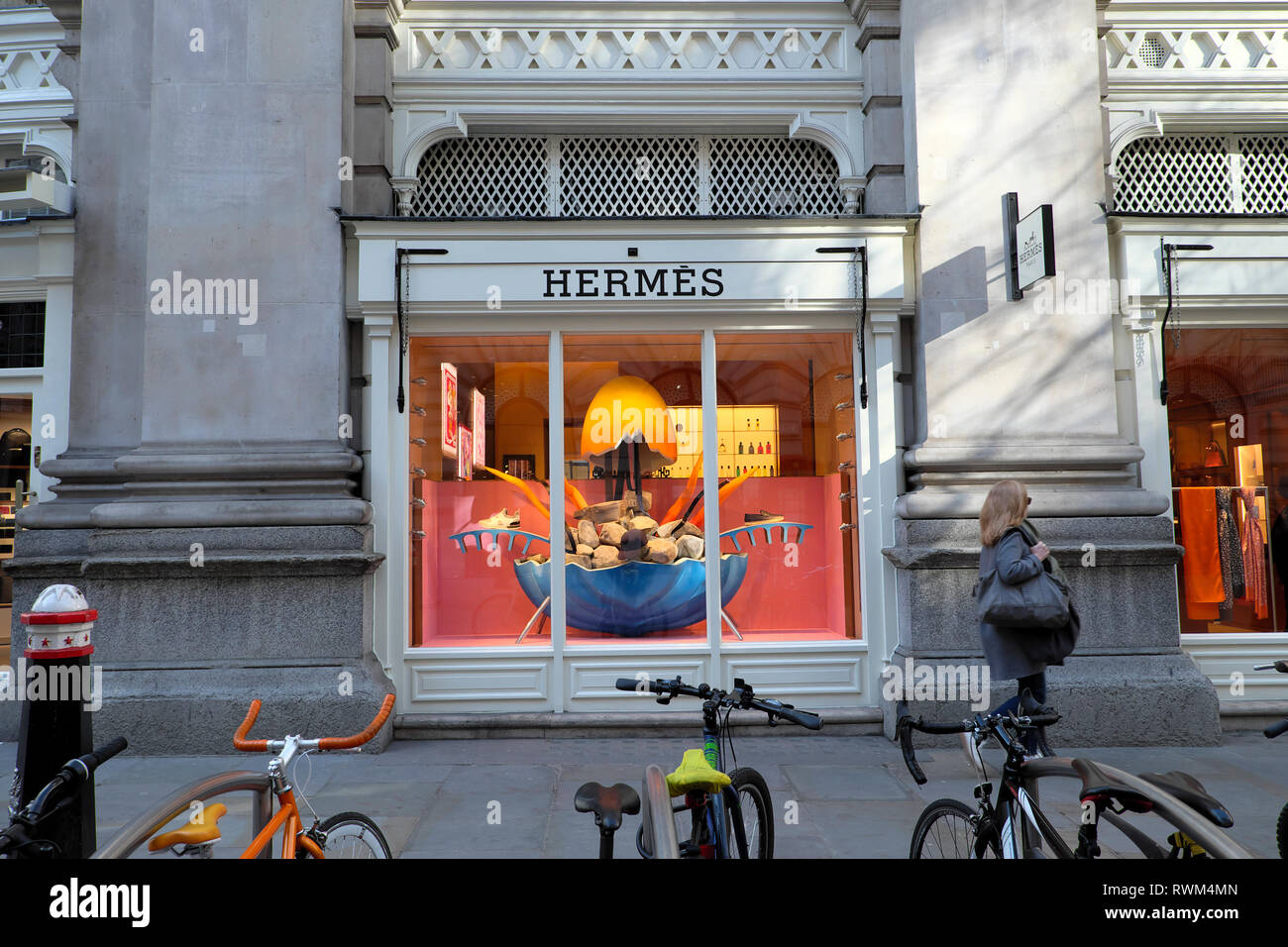 Hermès Paris store boutique esterno vetrina in Royal Exchange, città di Londra Inghilterra KATHY DEWITT Foto Stock
