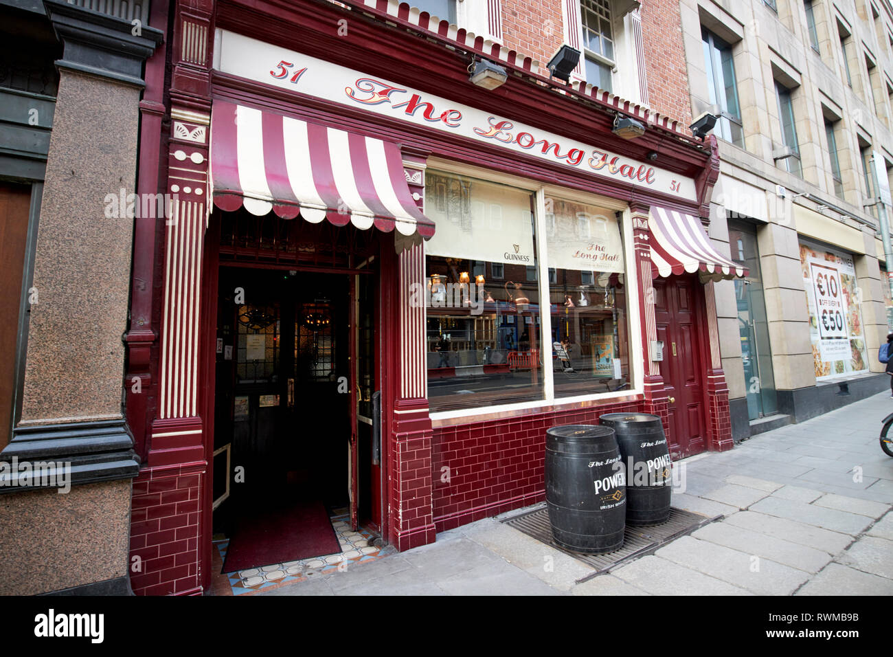 La sala lunga pub vittoriano uno dei più vecchi pub di Dublino Repubblica di Irlanda Foto Stock