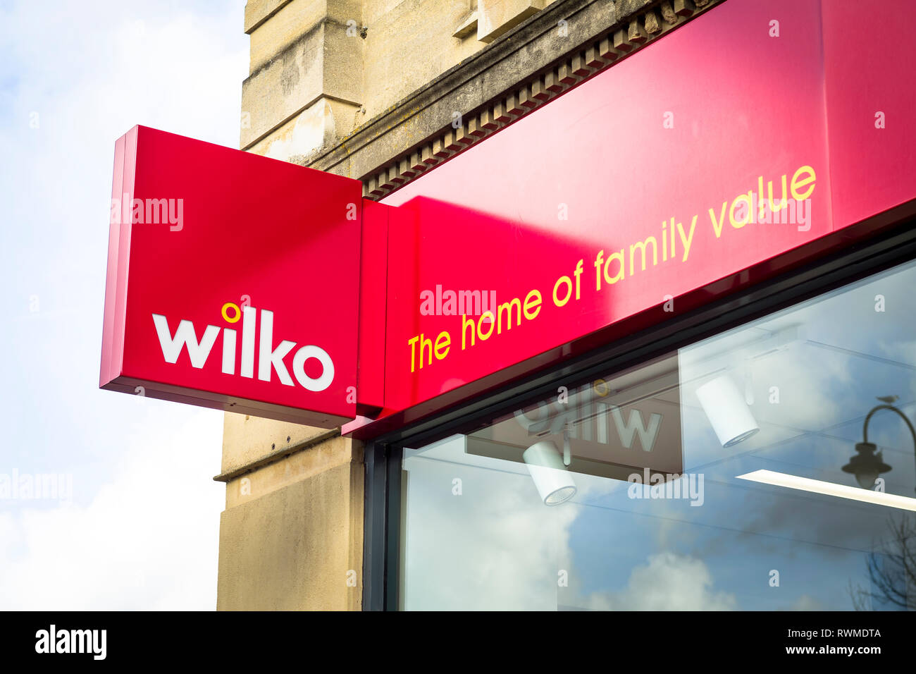 Segno al di fuori di un Wilkinson Wilco store in Chippenham Wiltshire, Inghilterra REGNO UNITO Foto Stock
