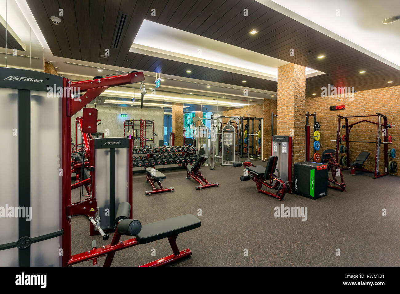 Centro fitness e club salute nel resort di lusso hotel Renaissance Phuket Resort & Spa in Thailandia. Foto Stock
