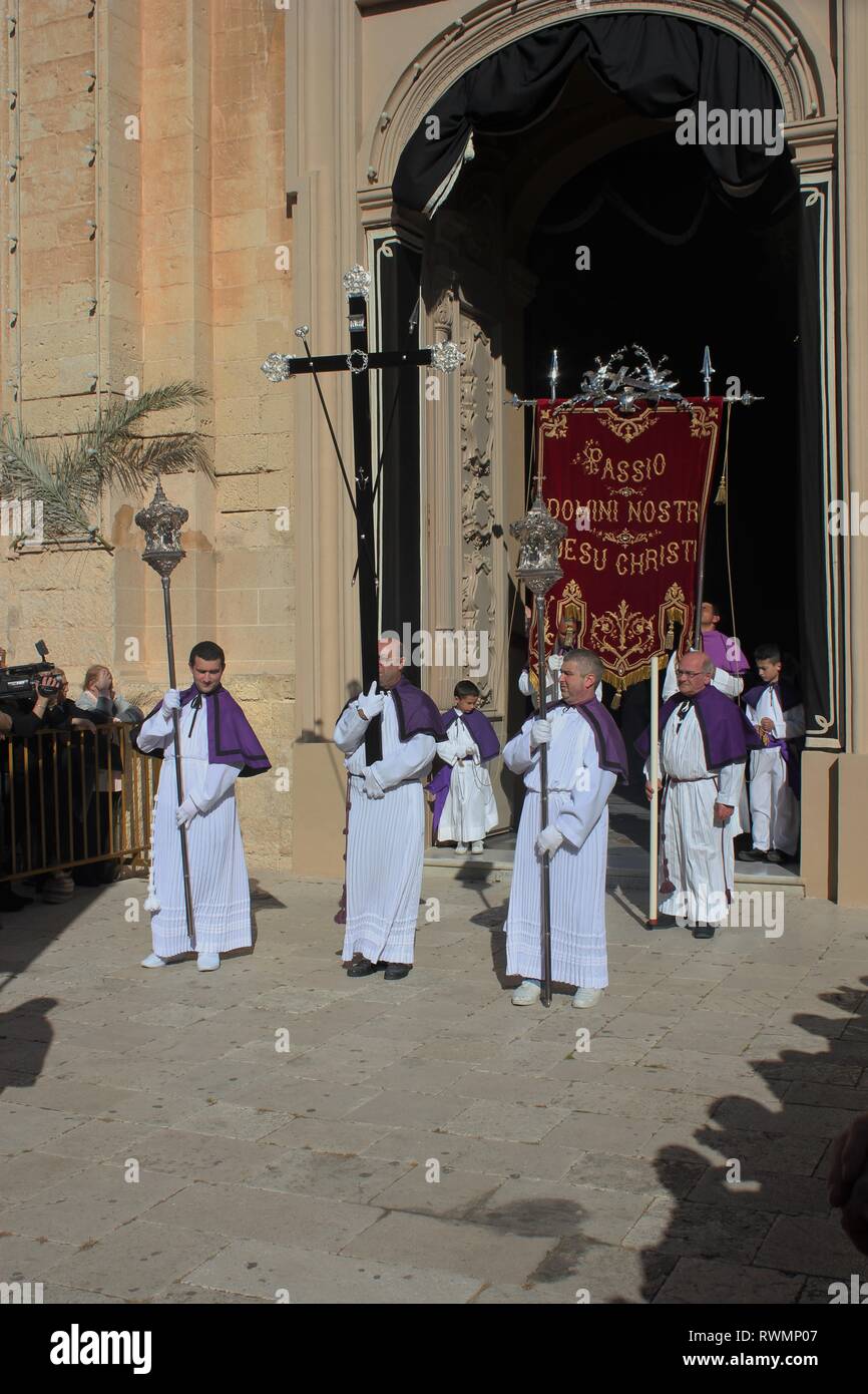 Processione del Venerdì Santo a Zejtun, Malta: All'inizio della processione Foto Stock