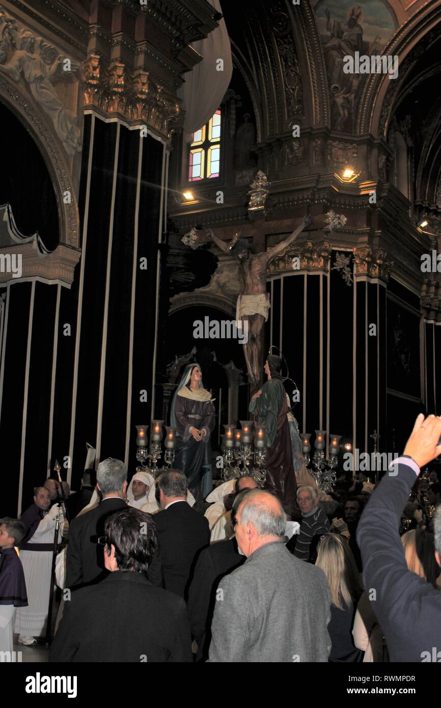 Processione del Venerdì Santo a Zejtun, Malta: 10. La Crocifissione Foto Stock