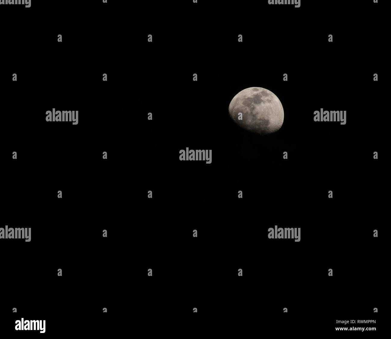 Fotografia della luna nel cielo notturno. Foto Stock