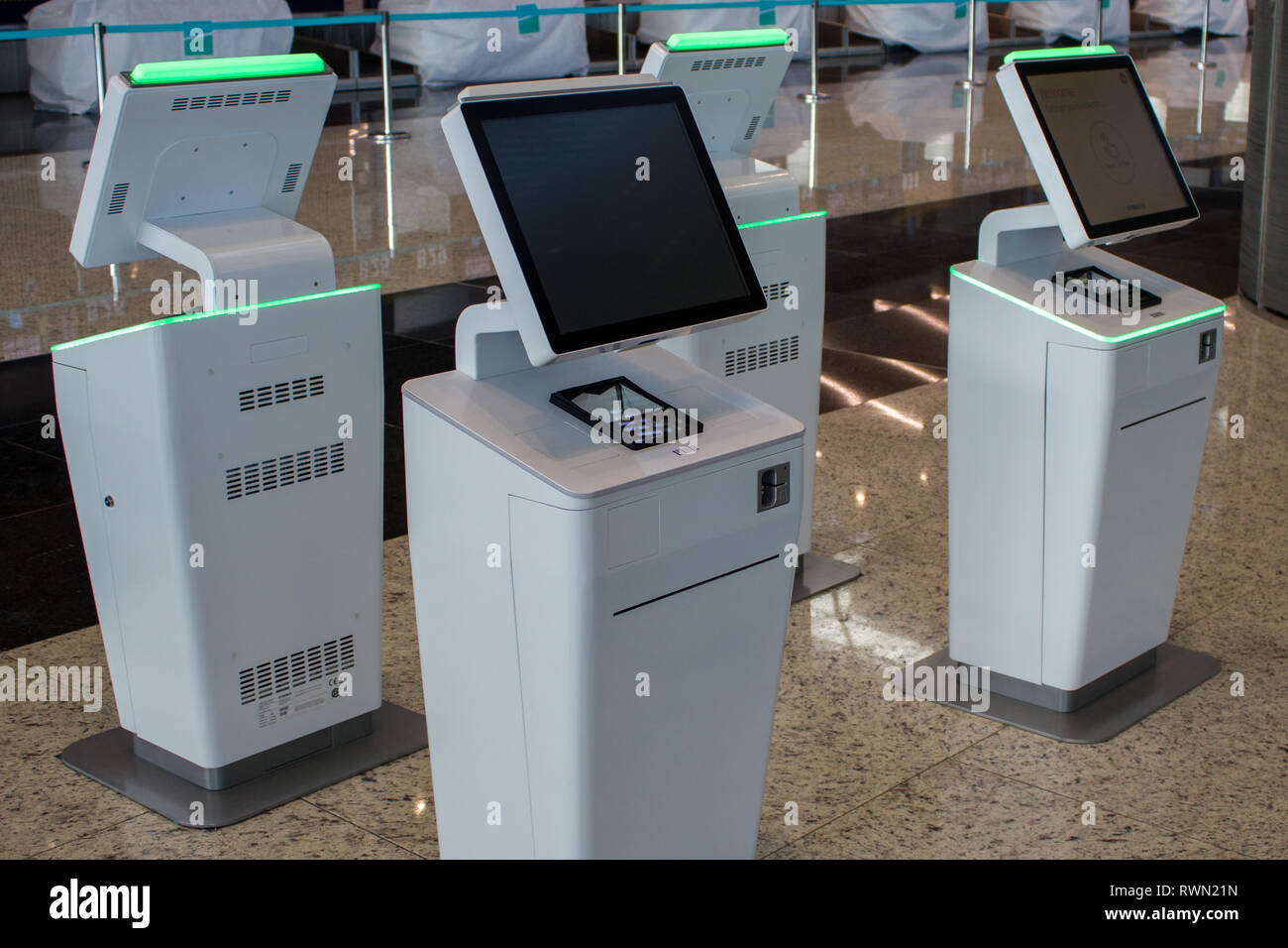 Aeroporto self check-in self-service ticket machine Foto Stock