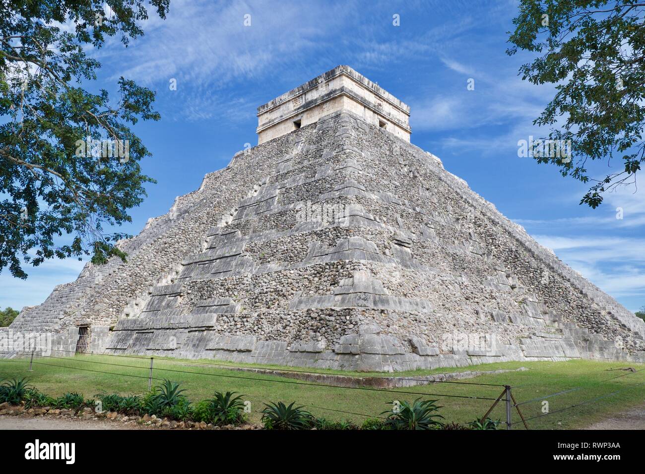 Piramide del mago in Uxmal rovine di antiche città maya, Yucatan Messico Foto Stock